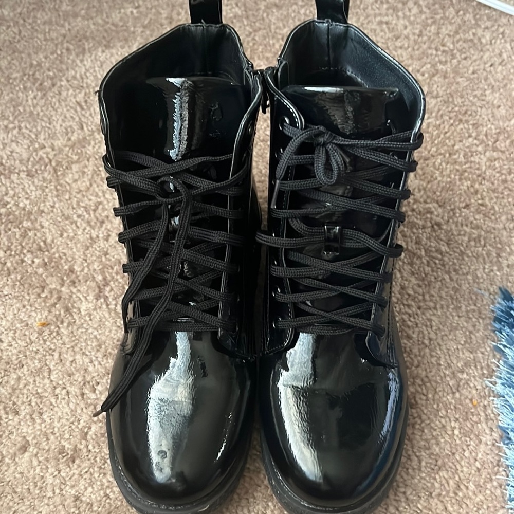 Black patent leather boot sz.5 girls